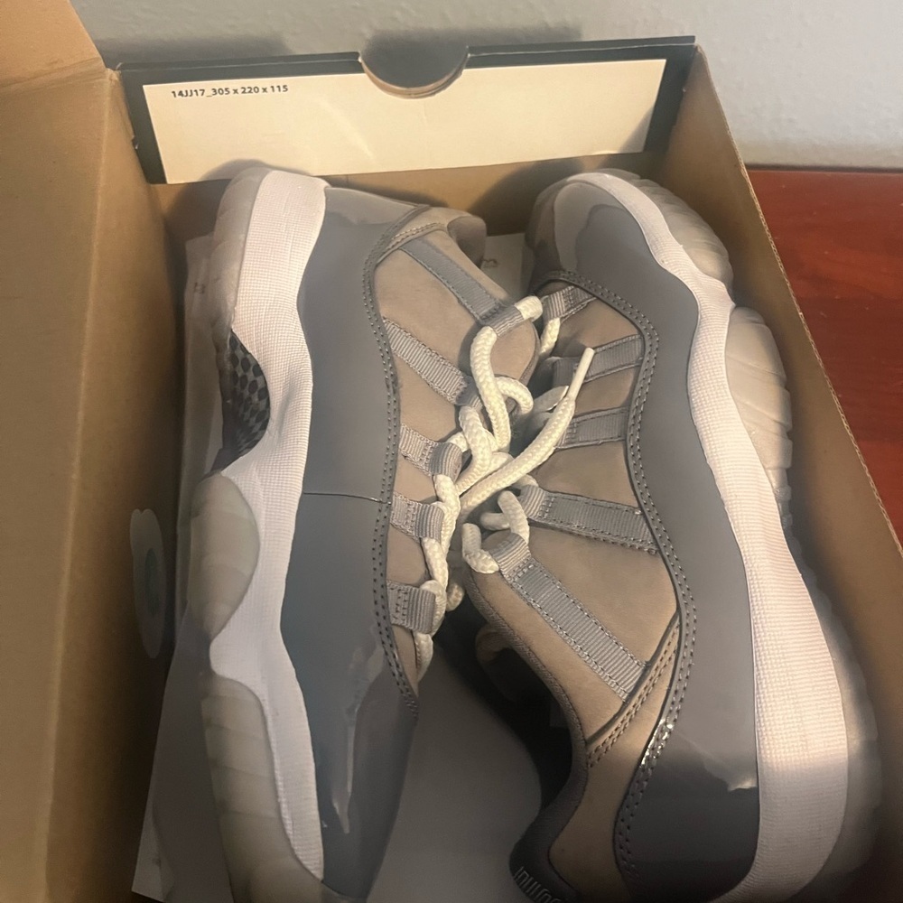 Jordan Athletic Shoes - Air Jordan 11 Retro Cool Gray - Picture 10 of 14